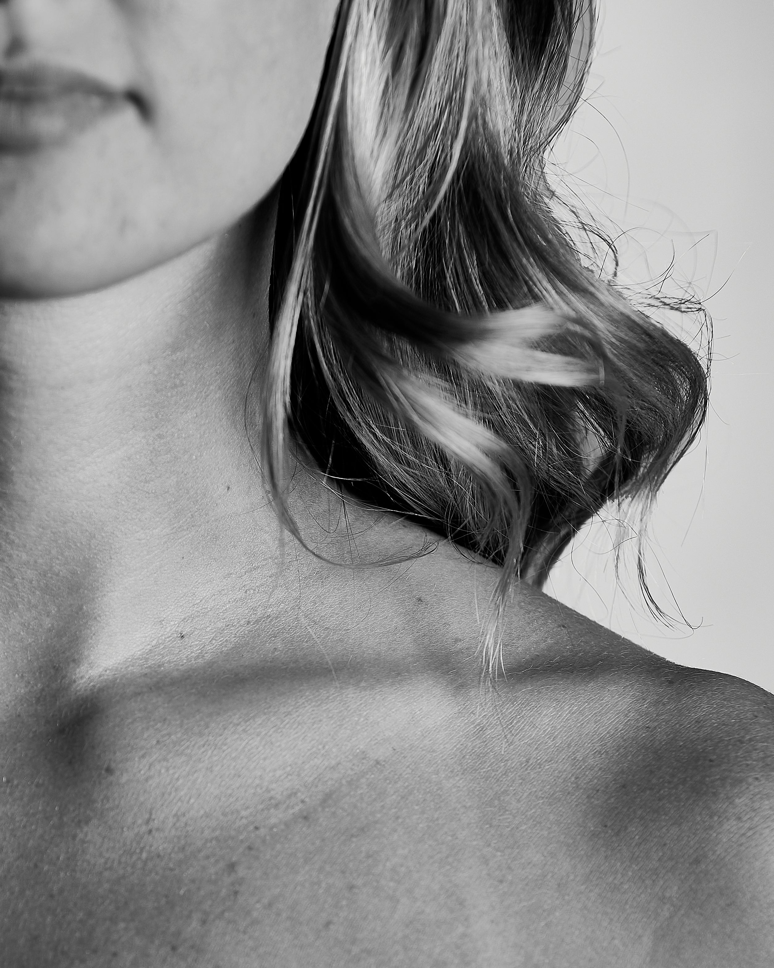 Neck_Shot_Creative_BW.jpg
