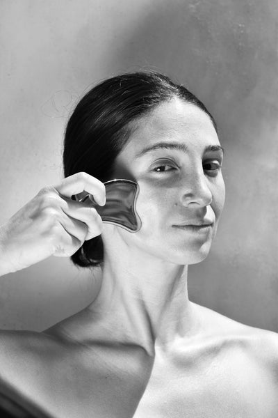 Unlocking the Secrets of Gua Sha: How to Use It and Its Incredible Benefits